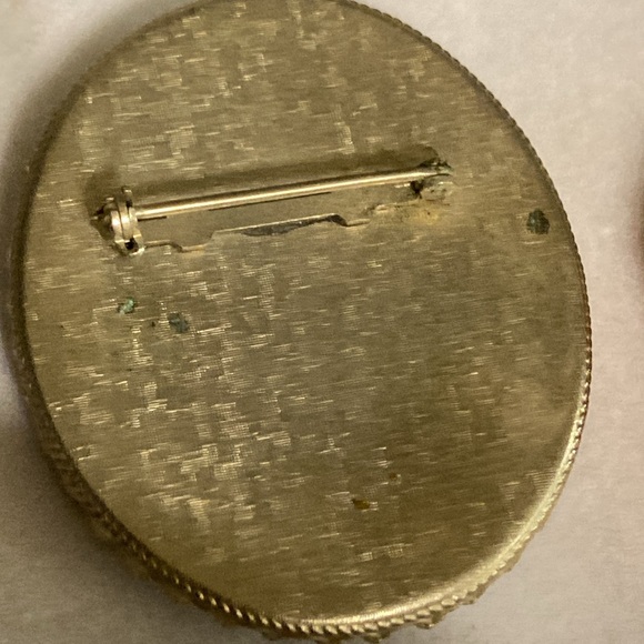 Vintage brooches two Avon one Hallmark 1979 cloisonné. All wearable one unmarked - Picture 6 of 10